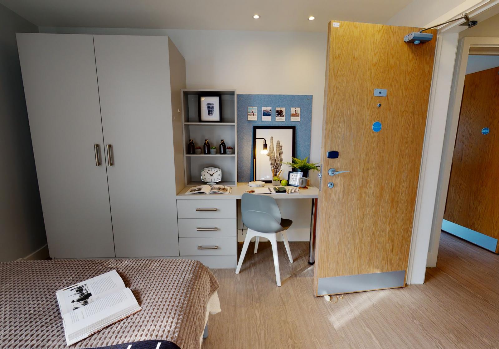 iQ Magenta House