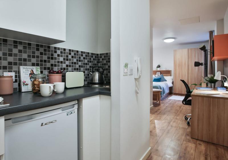 iQ Sterling Court