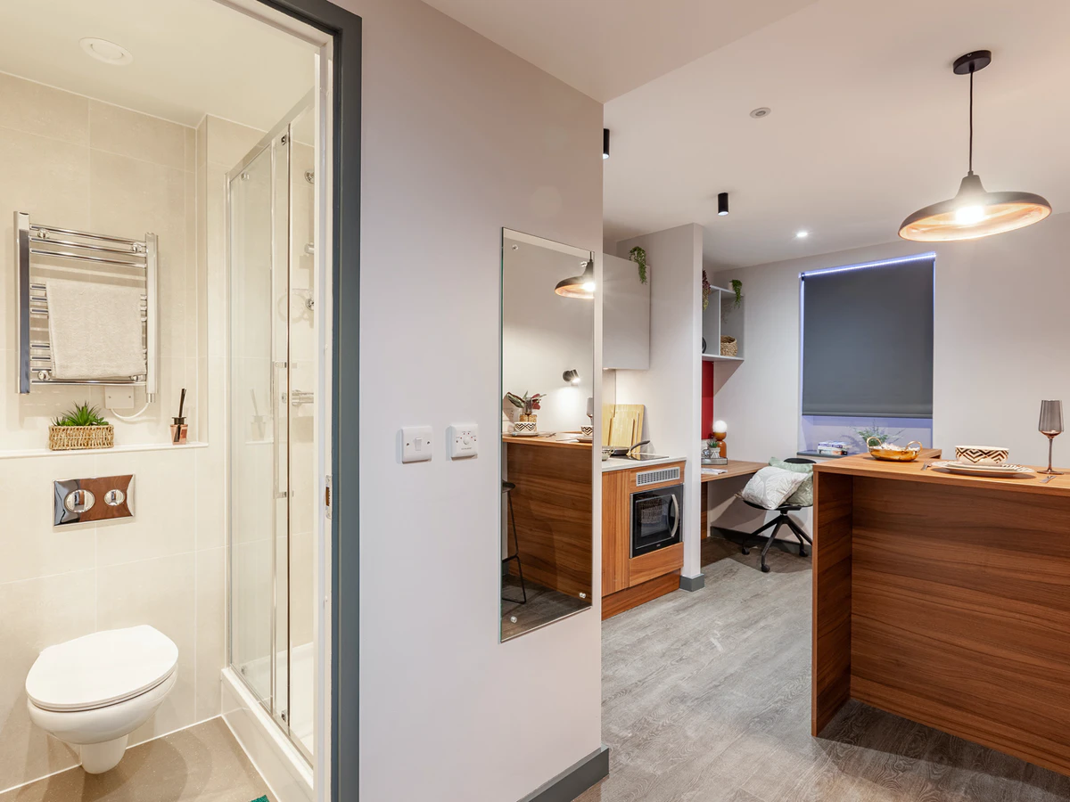 Straits Garden, egham