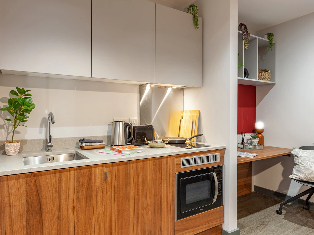 Straits Garden, egham