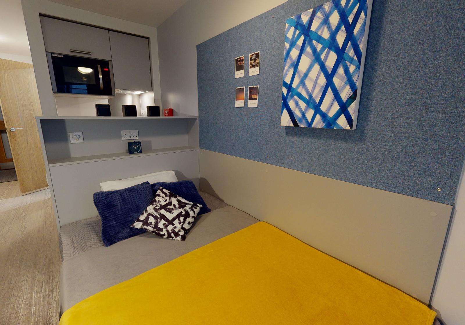 iQ Magenta House