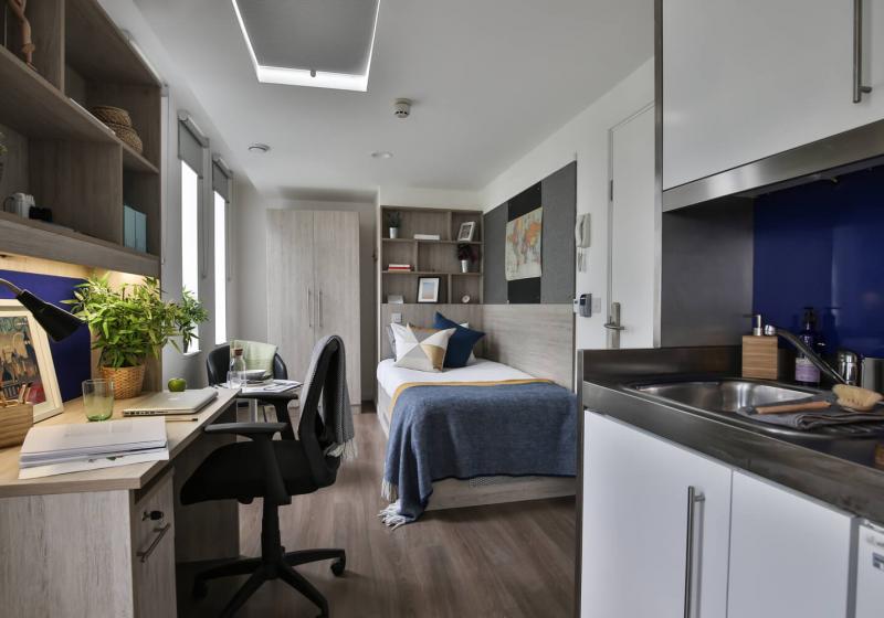 iQ Bloomsbury