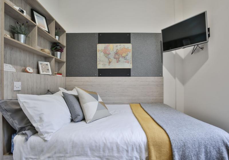 iQ Bloomsbury