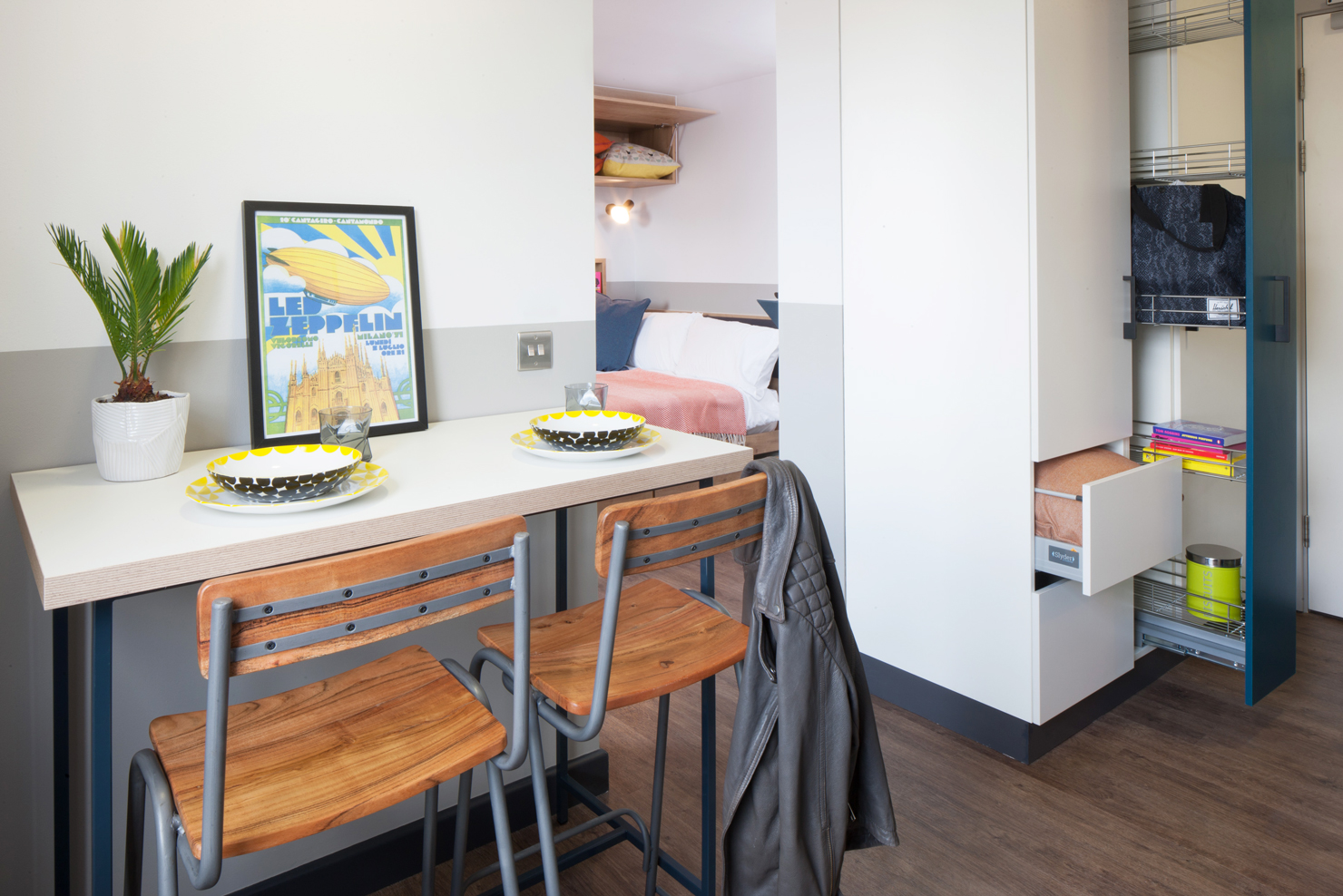 Canto Court, London