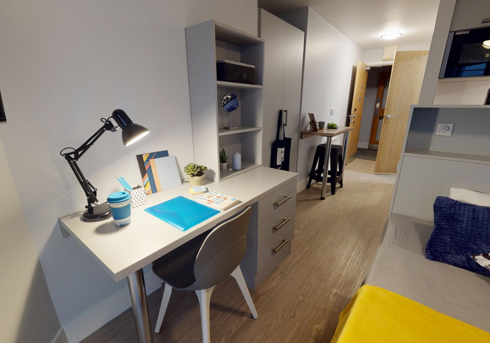 iQ Magenta House