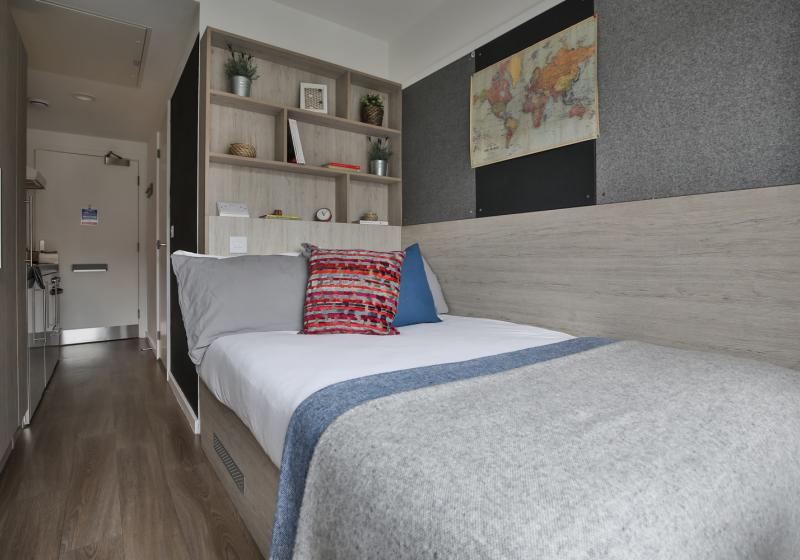 iQ Bloomsbury