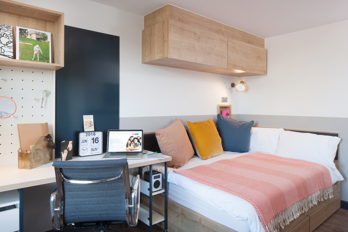 Canto Court, London