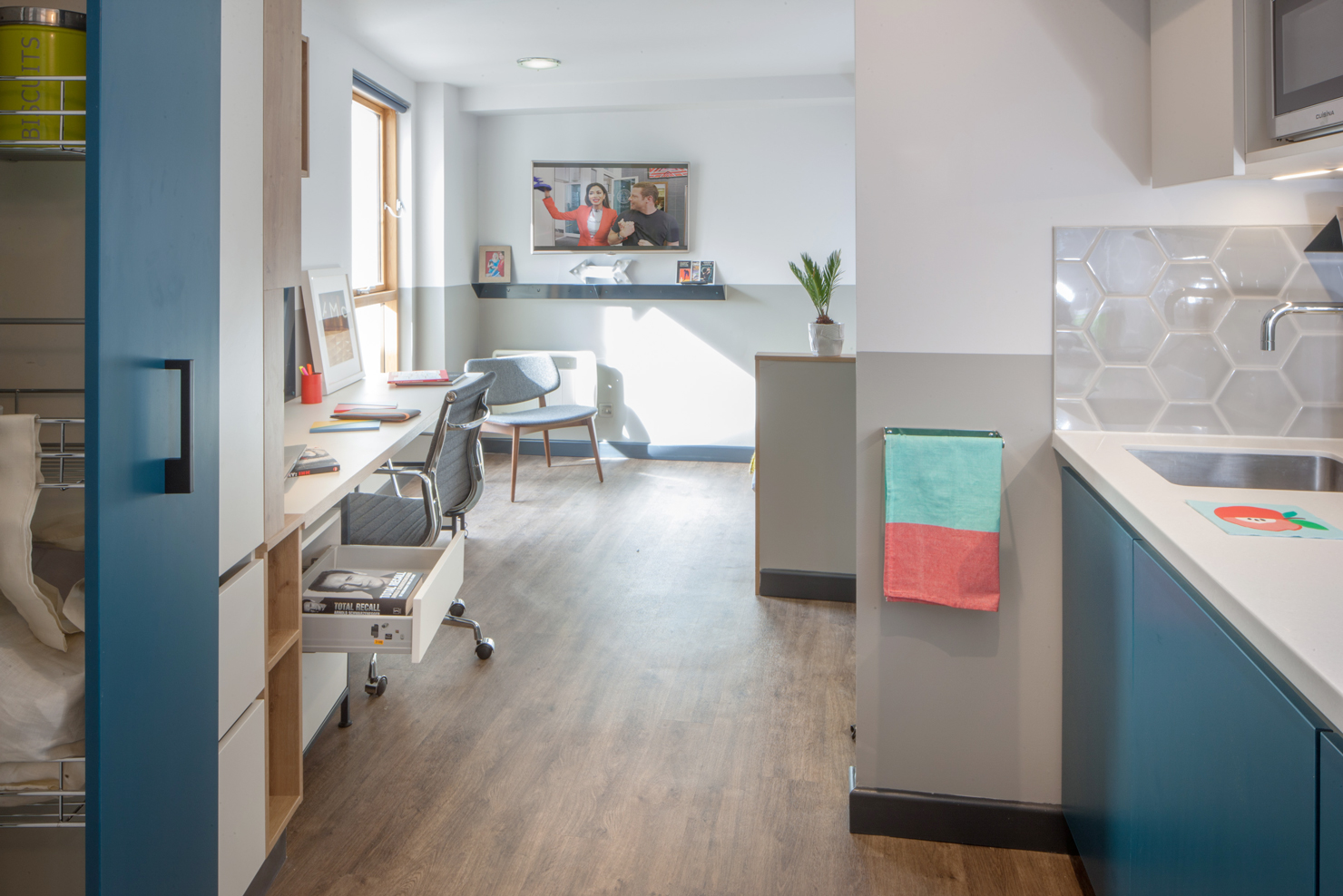 Canto Court, London