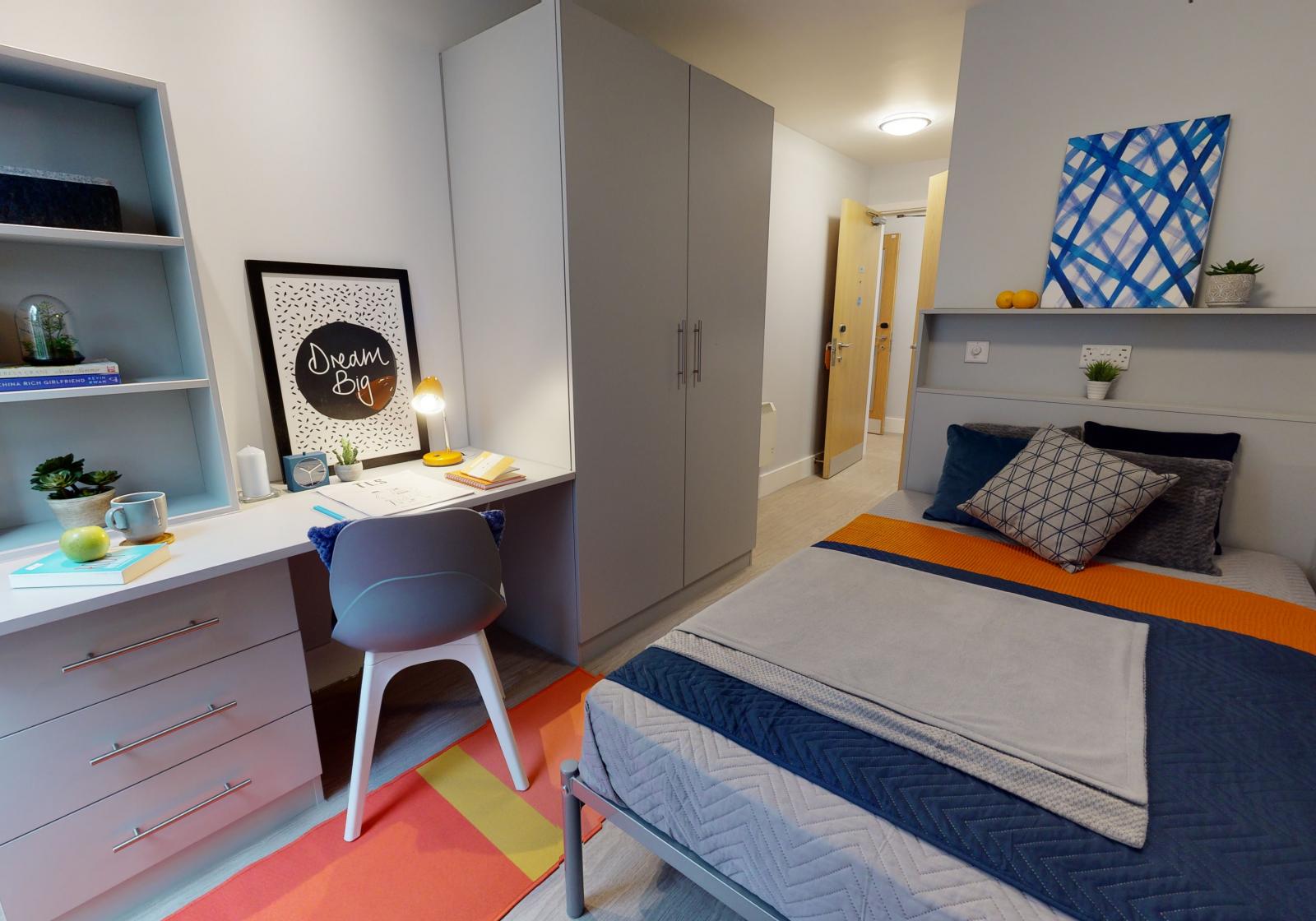 iQ Magenta House