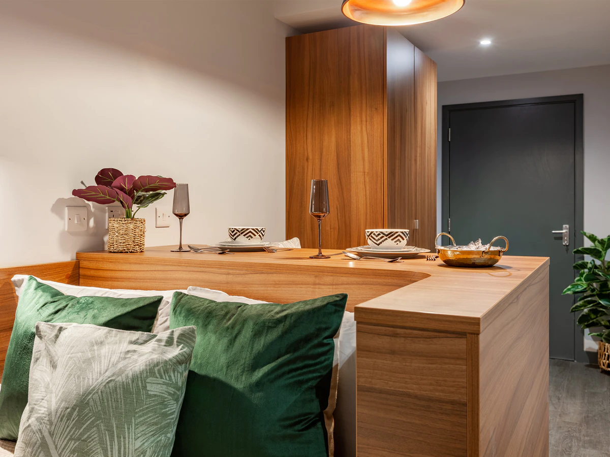 Straits Garden, egham