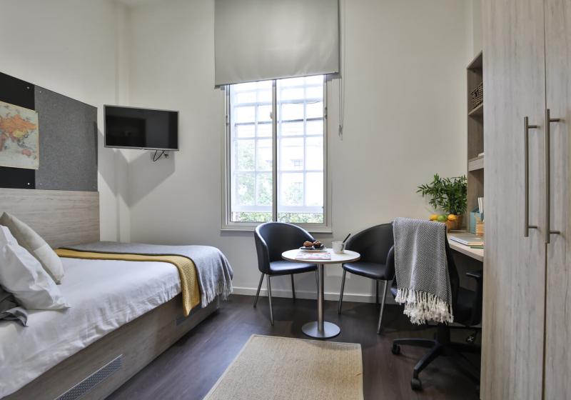 iQ Bloomsbury