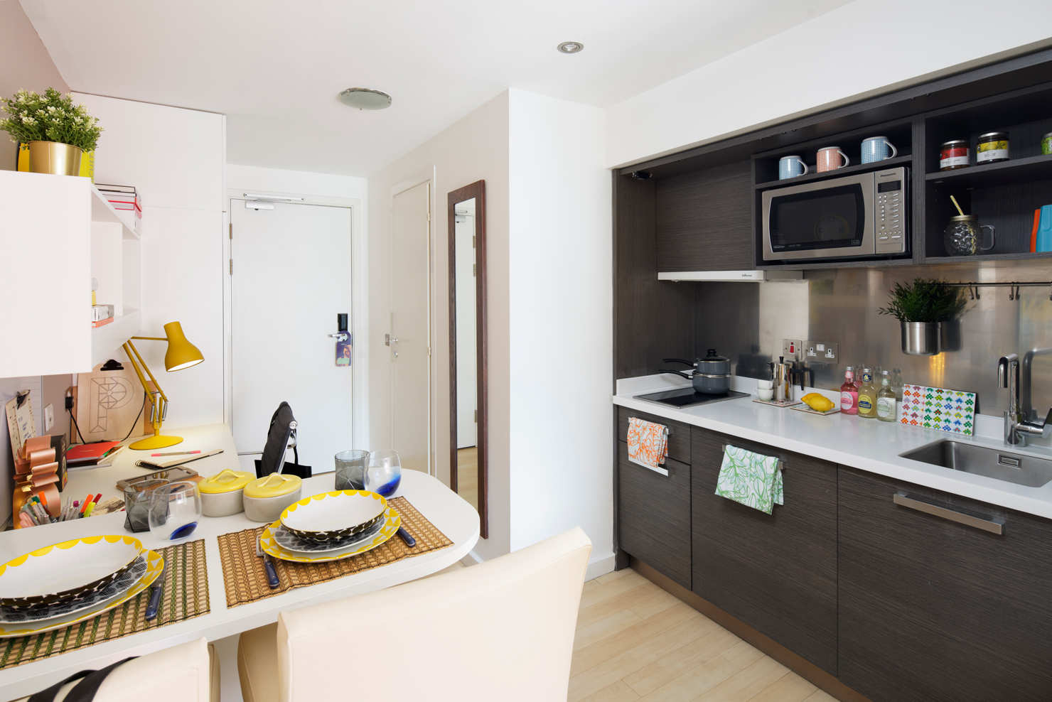Canto Court, London