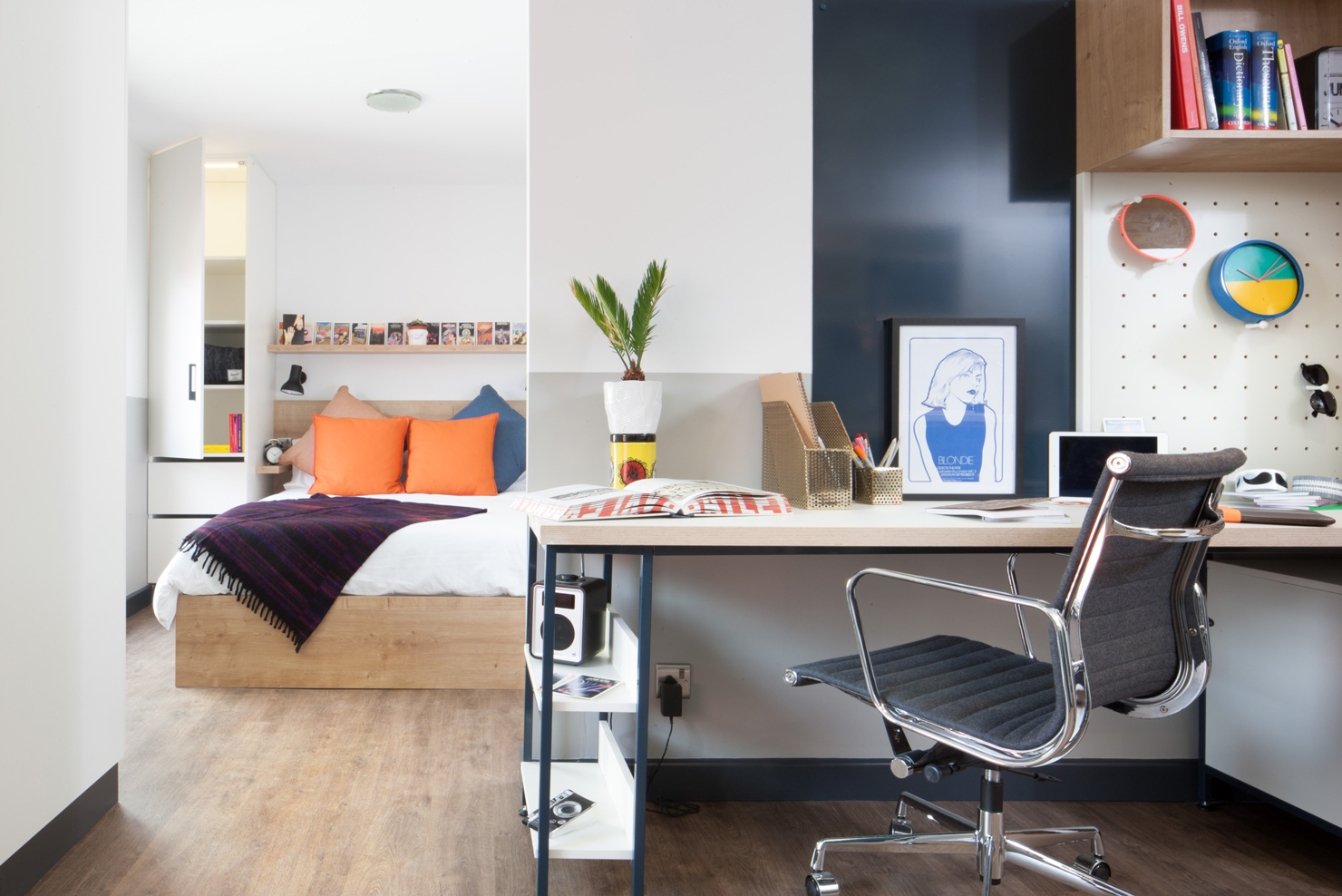 Canto Court, London