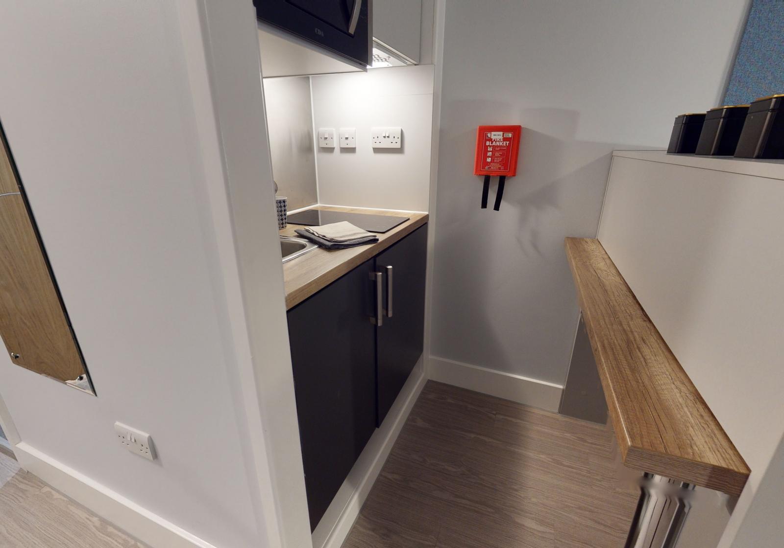 iQ Magenta House