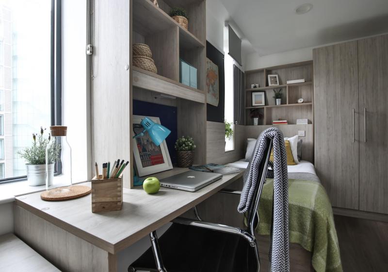 iQ Bloomsbury